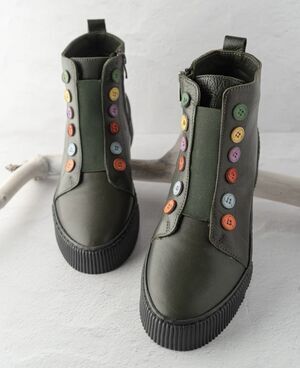Gelato Tina Button Leather Boots In Olive Green Sz 7